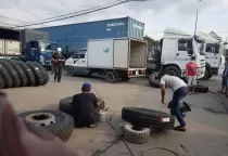 THAY LỐP XE LƯU ĐỘNG NHANH TẠI KHU CÔNG NGHIỆP BÌNH DƯƠNG / 0973.770.722 MR. LONG