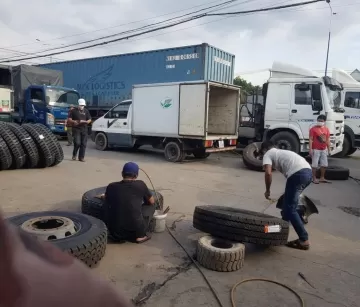 THAY LỐP XE LƯU ĐỘNG NHANH TẠI KHU CÔNG NGHIỆP BÌNH DƯƠNG / 0973.770.722 MR. LONG