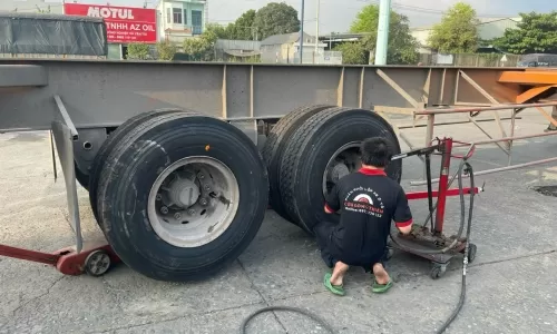 Trung Tâm Thay Lốp Xe Ben, Xe Công Trình, Xe Container Tại Bình Dương – Dịch Vụ Uy Tín 24/7