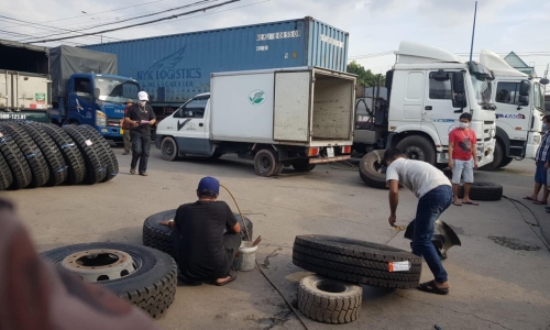 ✅ DỊCH VỤ VÁ VỎ XE NHANH / GIẢI PHÁP TỐI ƯU CHO MỌI KHÁCH HÀNG TẠI DĨ AN